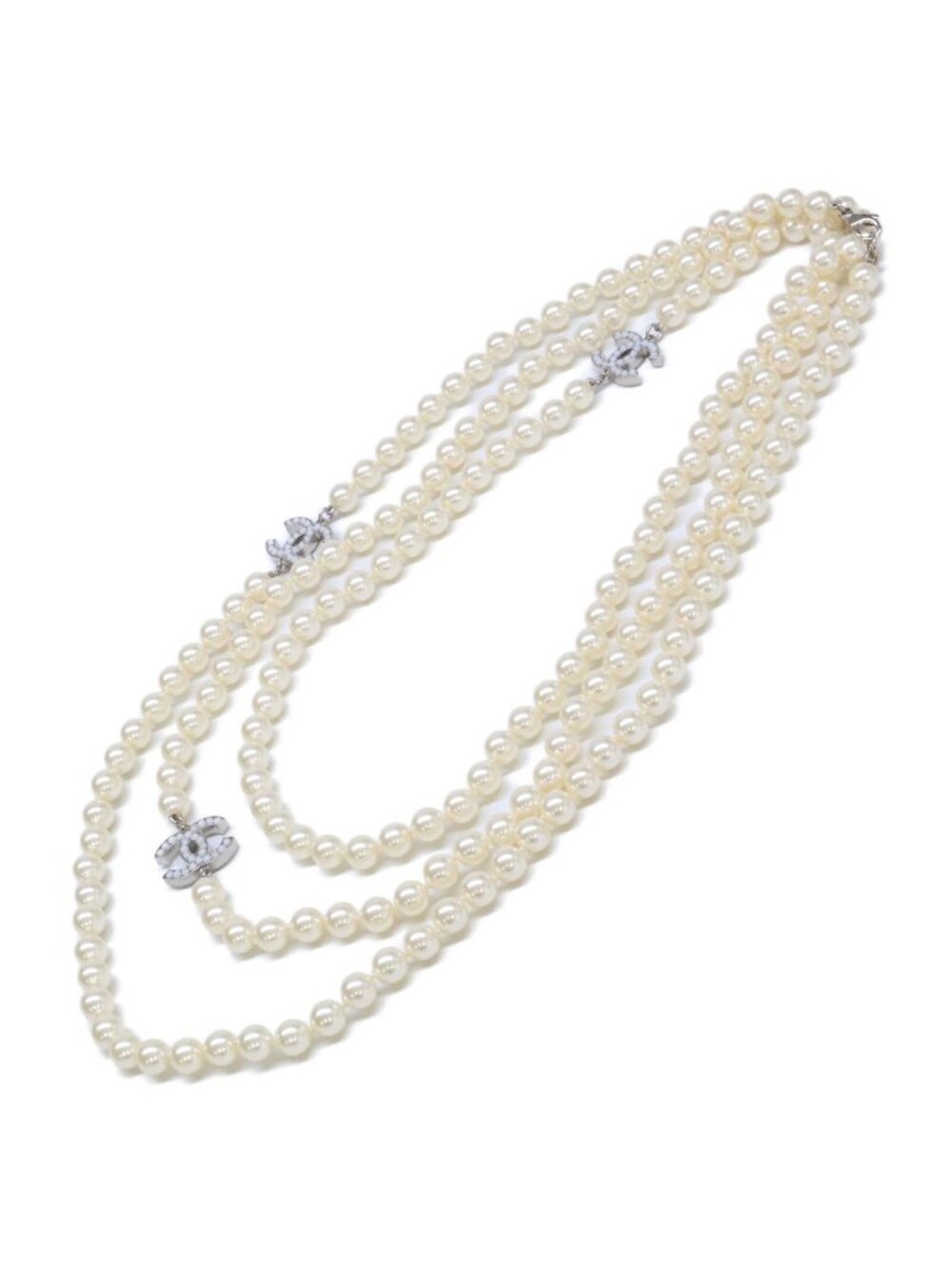 Chanel CC Logo Pearl